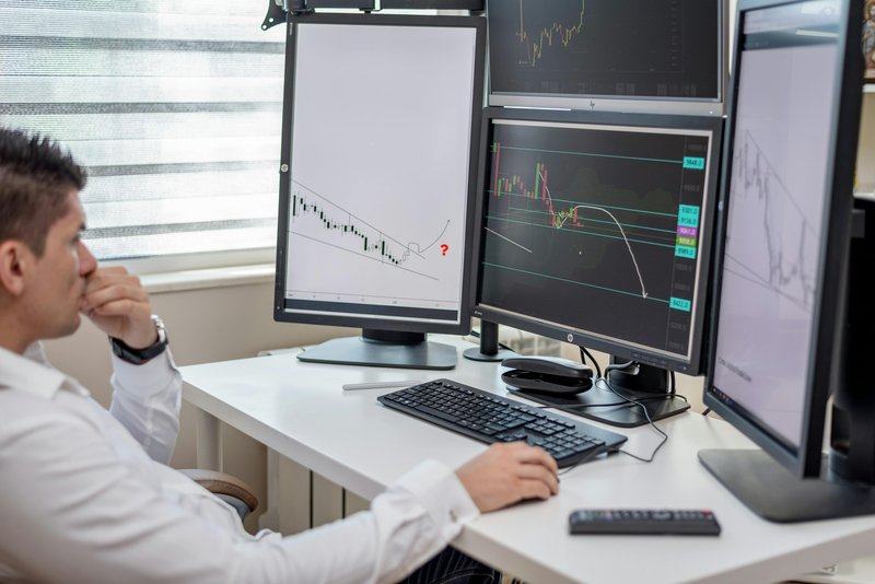applied-analytics — image_text image — pexels:predictive model output review analyst professiona