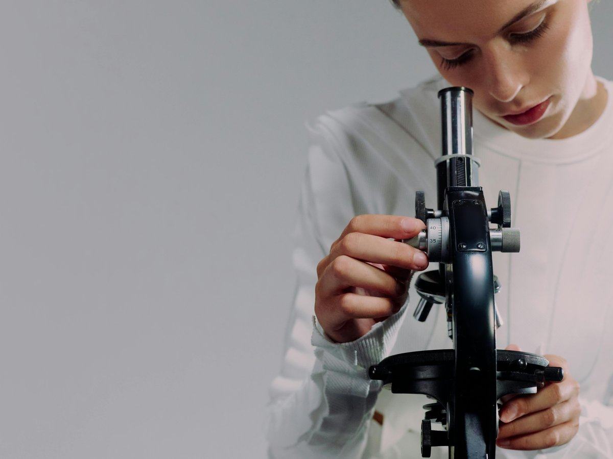 applied-analytics — page_hero background_image — pexels:scientist researcher laboratory microscope precisi