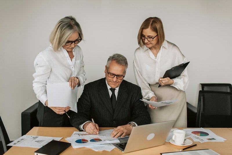 other-corporate — image_text image — pexels:senior leadership advisory digital strategy analyt