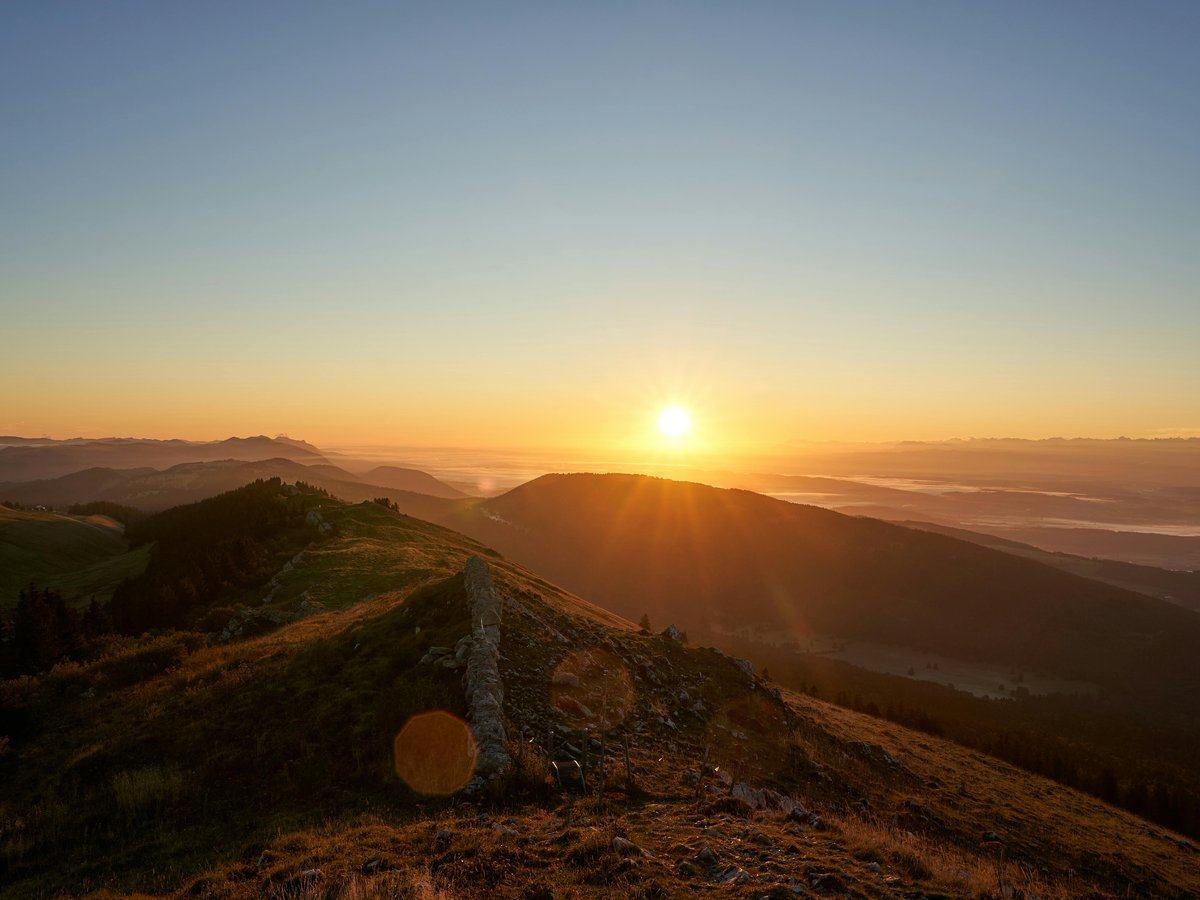 strategic-planning — page_hero background_image — pexels:mountain summit panoramic dawn horizon golden ligh