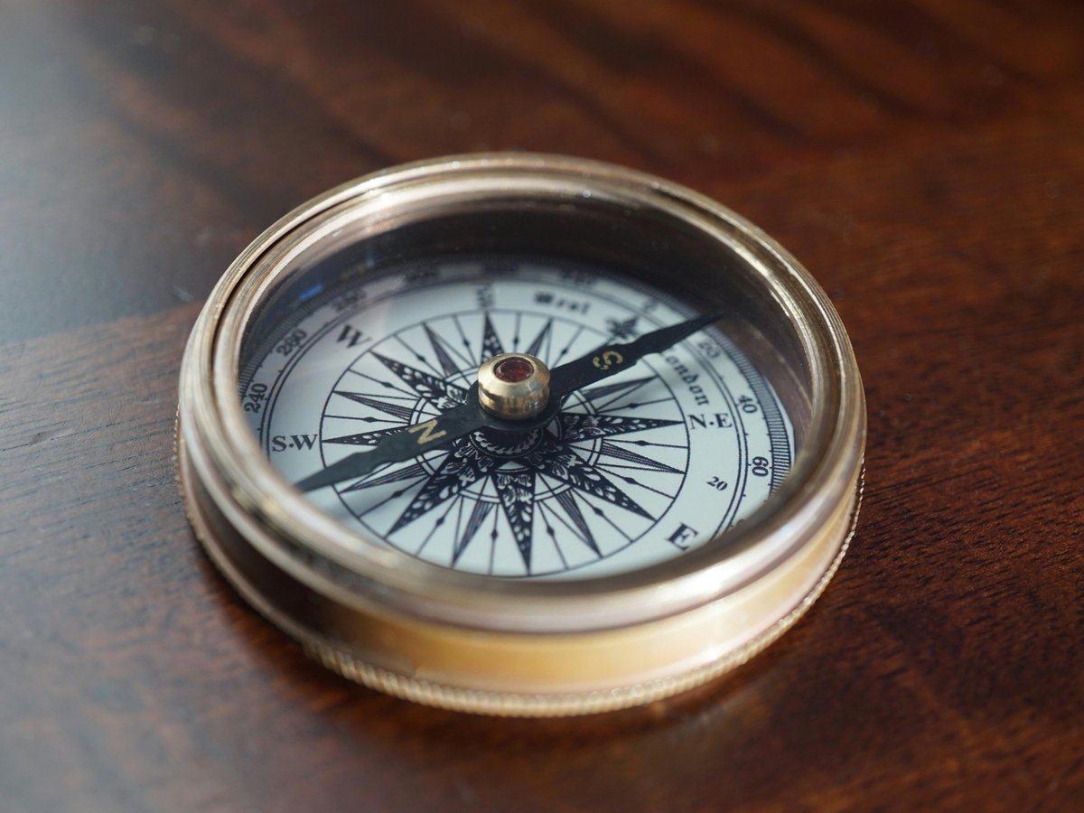 strategy-mapping-scorecard-and-execution — page_hero background_image — pexels:compass dial navigation precision overhead profess