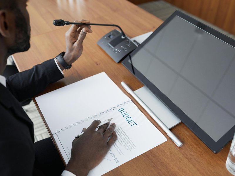 strategy-mapping-scorecard-and-execution — sibling_links image — pexels:scorecard quarterly review executive reporting pro